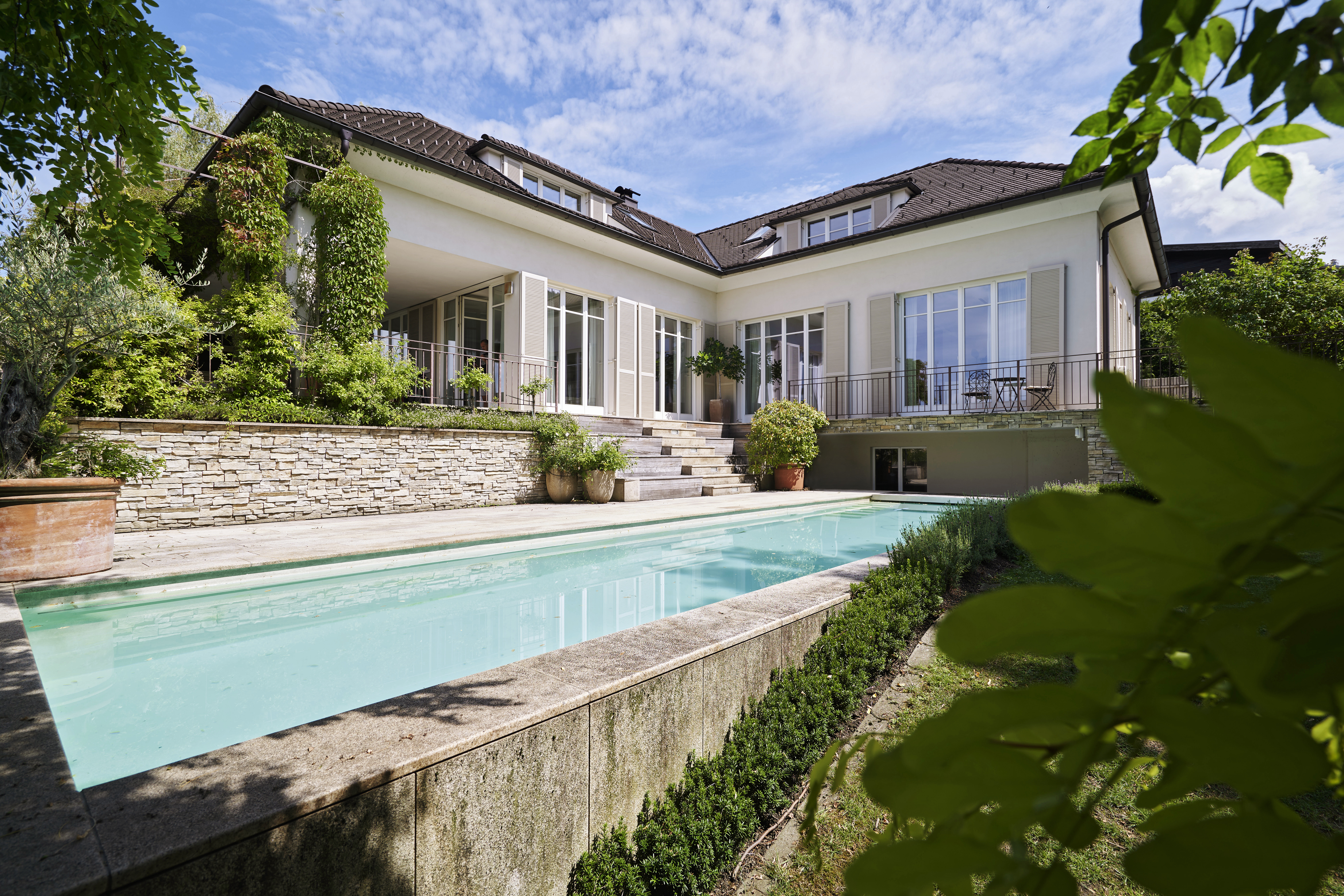 EXCLUSIVE HILLTOP VILLA IN AUSTRIA – LAKE & MOUNTAIN VIEWS, NEAR SWISS BORDER